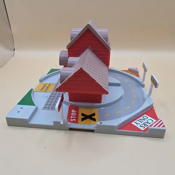 1991 Micro Machines Hiways & Byways Railroad Central Playset - Picture 3 of 5